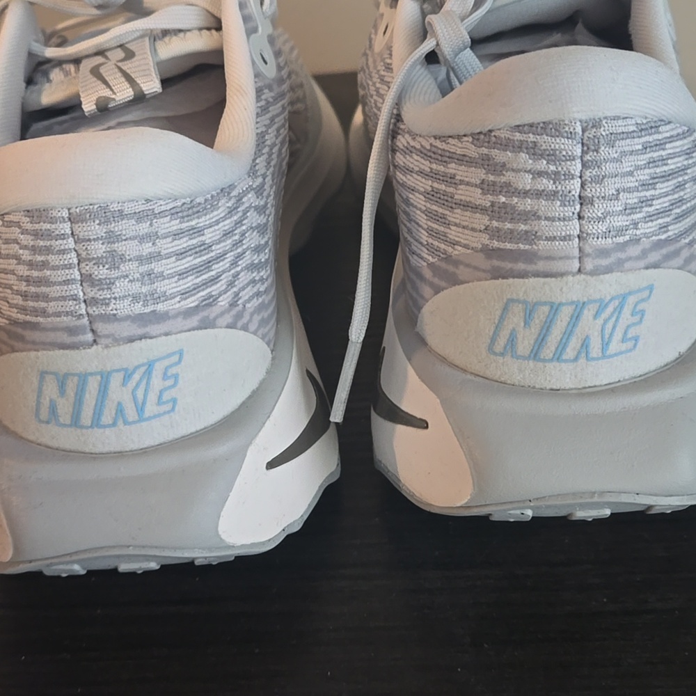 Nike Motiva Photon Dust WOMENS Size 9.5 NEW - Picture 5 of 7